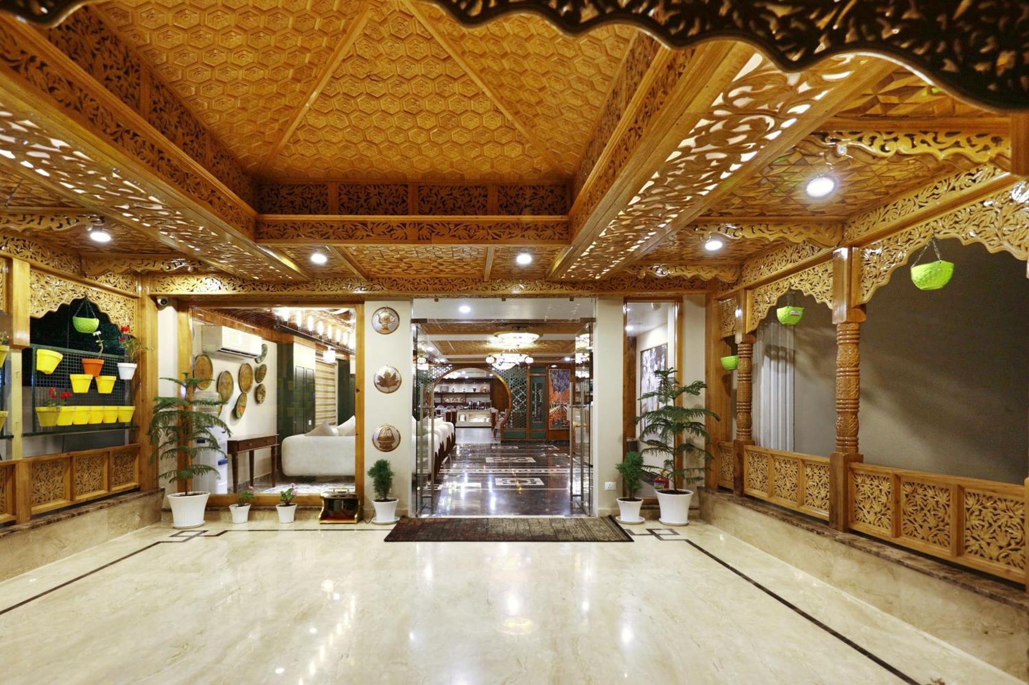 Hotel Blanco Srīnagar Eksteriør billede